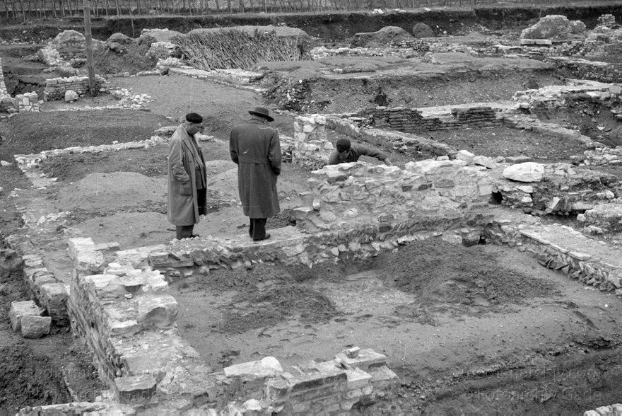 1950er. Italien. Provinz: Görz Region: Friaul-Julisch Venetien. Grado.
1950er. Italien. Provinz: Görz Region: Friaul-Julisch Venetien. Grado.
Schlüsselwörter: 1950er;Friaul-Julisch Venetien;Friuli-Venezia Giulia;Gorizia;Grado;Görz;Italia;Italien;Italy