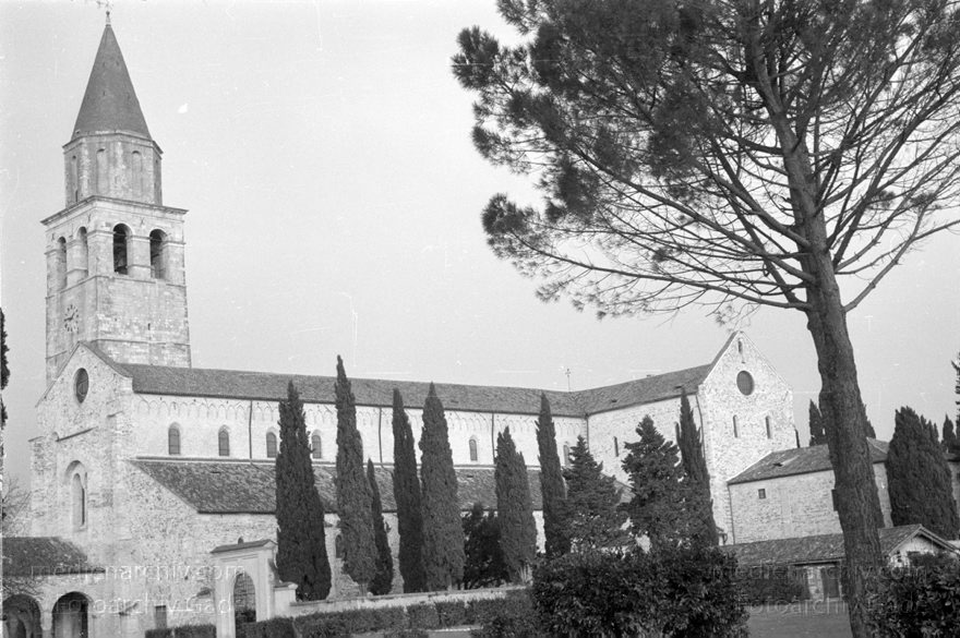 1950er. Italien. Provinz: Görz Region: Friaul-Julisch Venetien. Grado.
1950er. Italien. Provinz: Görz Region: Friaul-Julisch Venetien. Grado.
Schlüsselwörter: 1950er;Friaul-Julisch Venetien;Friuli-Venezia Giulia;Gorizia;Grado;Görz;Italia;Italien;Italy