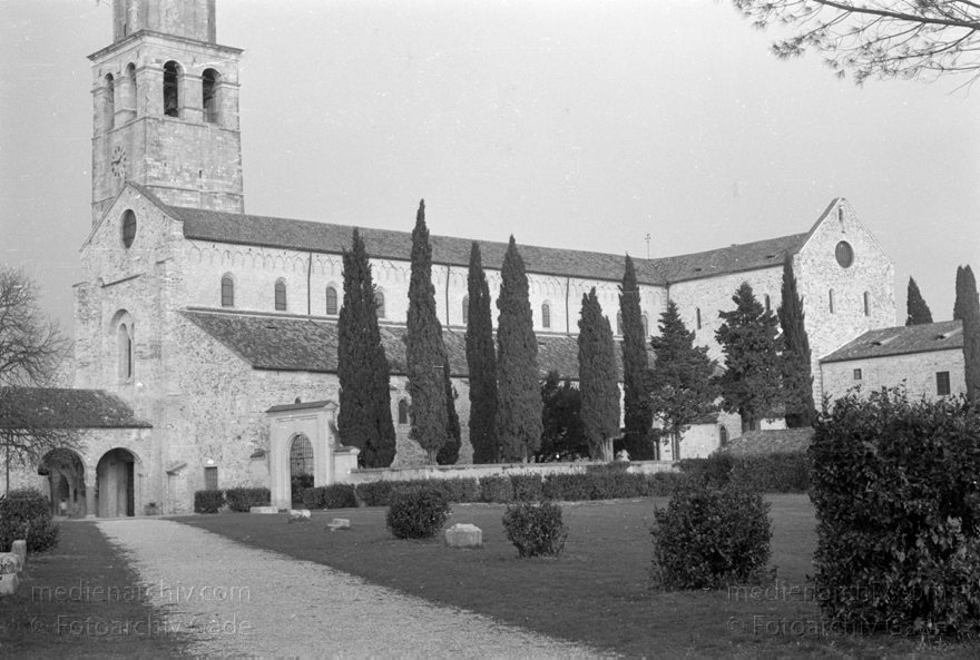 1950er. Italien. Provinz: Görz Region: Friaul-Julisch Venetien. Grado.
1950er. Italien. Provinz: Görz Region: Friaul-Julisch Venetien. Grado.
Schlüsselwörter: 1950er;Friaul-Julisch Venetien;Friuli-Venezia Giulia;Gorizia;Grado;Görz;Italia;Italien;Italy