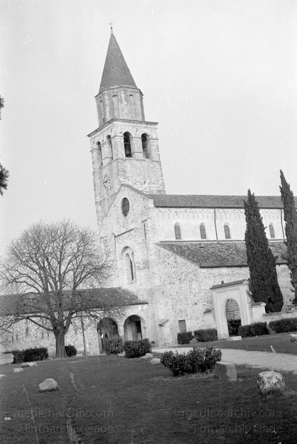 1950er. Italien. Provinz: Görz Region: Friaul-Julisch Venetien. Grado.
1950er. Italien. Provinz: Görz Region: Friaul-Julisch Venetien. Grado.
Schlüsselwörter: 1950er;Friaul-Julisch Venetien;Friuli-Venezia Giulia;Gorizia;Grado;Görz;Italia;Italien;Italy