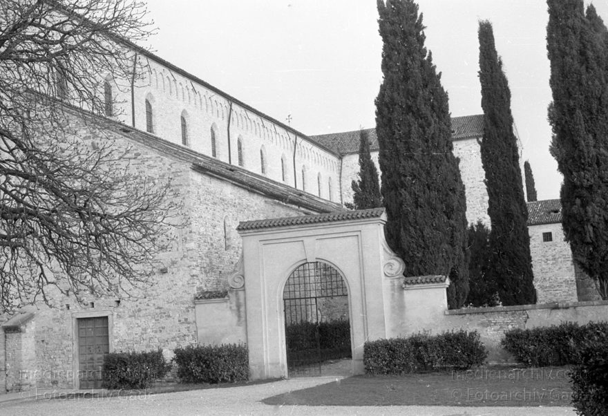 1950er. Italien. Provinz: Görz Region: Friaul-Julisch Venetien. Grado.
1950er. Italien. Provinz: Görz Region: Friaul-Julisch Venetien. Grado.
Schlüsselwörter: 1950er;Friaul-Julisch Venetien;Friuli-Venezia Giulia;Gorizia;Grado;Görz;Italia;Italien;Italy