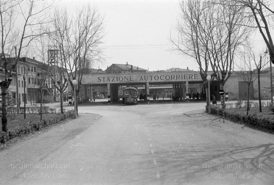 1950er. Italien. Provinz: Görz Region: Friaul-Julisch Venetien. Grado.
1950er. Italien. Provinz: Görz Region: Friaul-Julisch Venetien. Grado.
Schlüsselwörter: 1950er;Friaul-Julisch Venetien;Friuli-Venezia Giulia;Gorizia;Grado;Görz;Italia;Italien;Italy