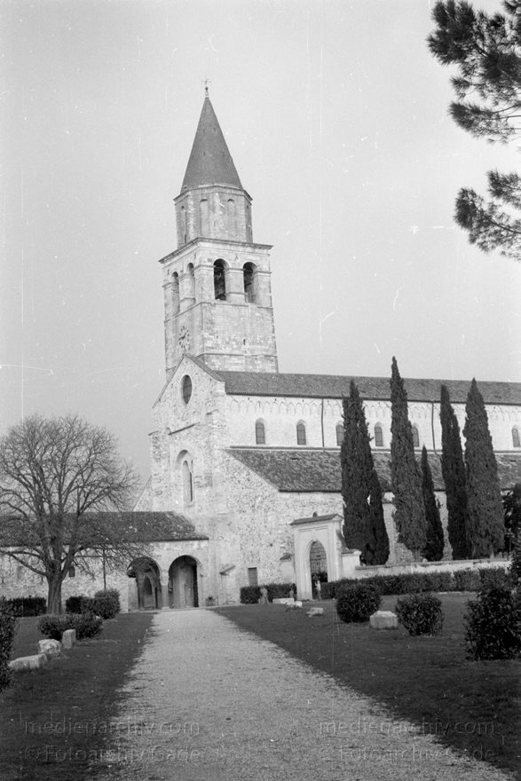 1950er. Italien. Provinz: Görz Region: Friaul-Julisch Venetien. Grado.
1950er. Italien. Provinz: Görz Region: Friaul-Julisch Venetien. Grado.
Schlüsselwörter: 1950er;Friaul-Julisch Venetien;Friuli-Venezia Giulia;Gorizia;Grado;Görz;Italia;Italien;Italy