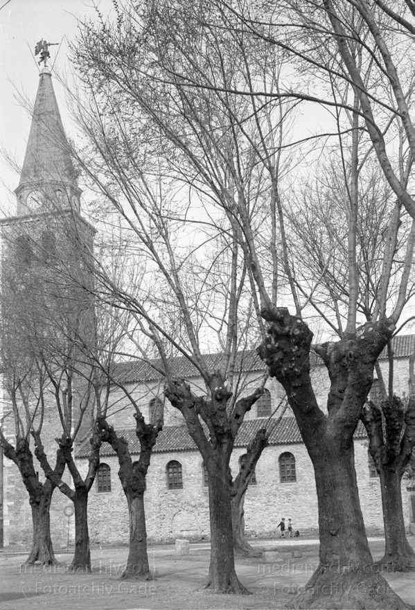 1950er. Italien. Provinz: Görz Region: Friaul-Julisch Venetien. Grado.
1950er. Italien. Provinz: Görz Region: Friaul-Julisch Venetien. Grado.
Schlüsselwörter: 1950er;Friaul-Julisch Venetien;Friuli-Venezia Giulia;Gorizia;Grado;Görz;Italia;Italien;Italy