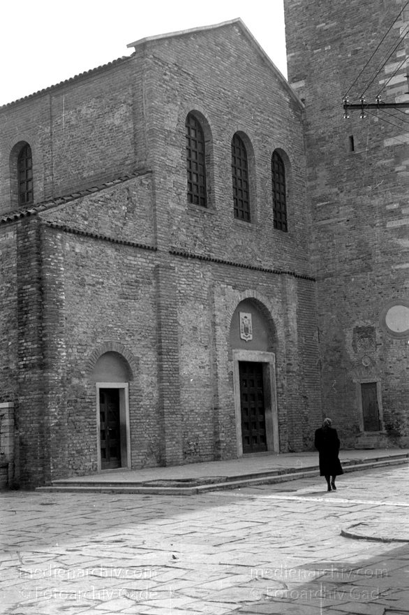 1950er. Italien. Provinz: Görz Region: Friaul-Julisch Venetien. Grado.
1950er. Italien. Provinz: Görz Region: Friaul-Julisch Venetien. Grado.
Schlüsselwörter: 1950er;Friaul-Julisch Venetien;Friuli-Venezia Giulia;Gorizia;Grado;Görz;Italia;Italien;Italy