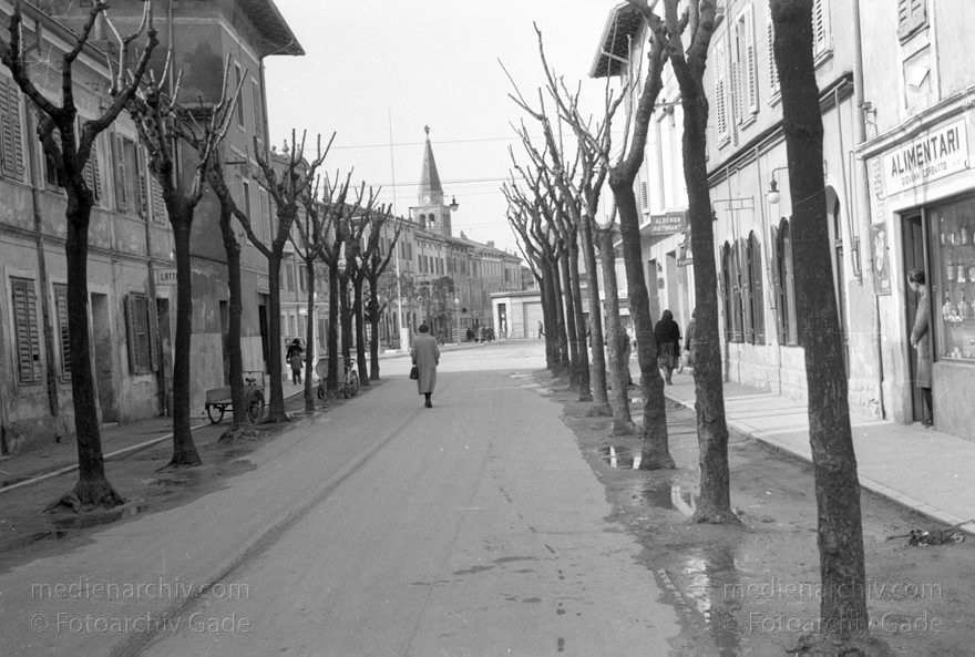 1950er. Italien. Provinz: Görz Region: Friaul-Julisch Venetien. Grado.
1950er. Italien. Provinz: Görz Region: Friaul-Julisch Venetien. Grado.
Schlüsselwörter: 1950er;Friaul-Julisch Venetien;Friuli-Venezia Giulia;Gorizia;Grado;Görz;Italia;Italien;Italy