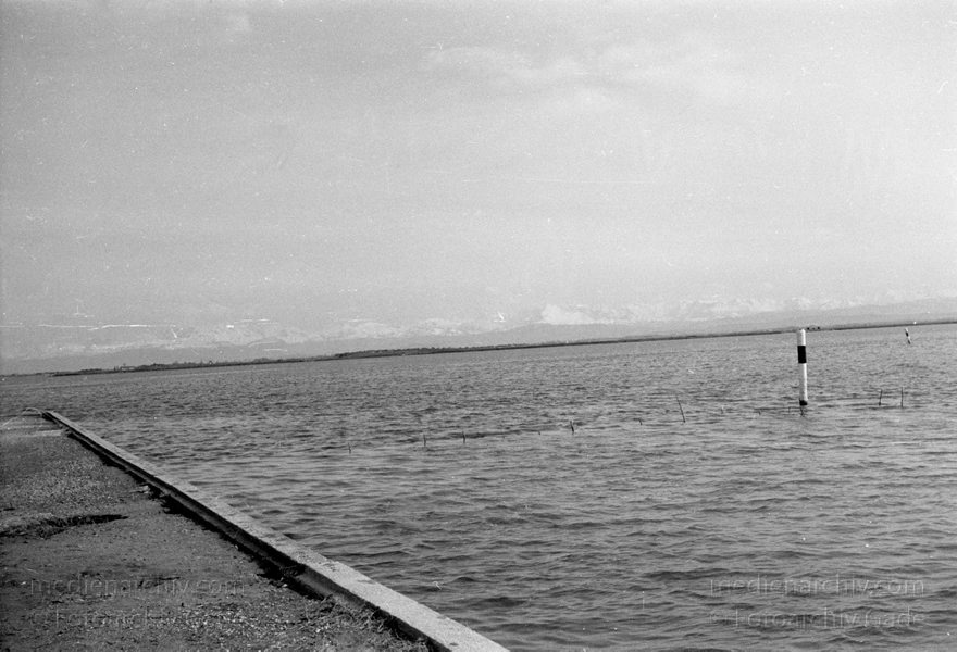 1950er. Italien. Provinz: Görz Region: Friaul-Julisch Venetien. Grado.
1950er. Italien. Provinz: Görz Region: Friaul-Julisch Venetien. Grado.
Schlüsselwörter: 1950er;Friaul-Julisch Venetien;Friuli-Venezia Giulia;Gorizia;Grado;Görz;Italia;Italien;Italy