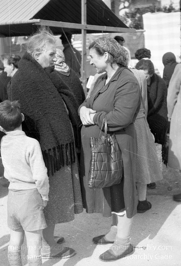 1950er. Italien. Provinz: Görz Region: Friaul-Julisch Venetien. Grado.
1950er. Italien. Provinz: Görz Region: Friaul-Julisch Venetien. Grado.
Schlüsselwörter: 1950er;Friaul-Julisch Venetien;Friuli-Venezia Giulia;Gorizia;Grado;Görz;Italia;Italien;Italy