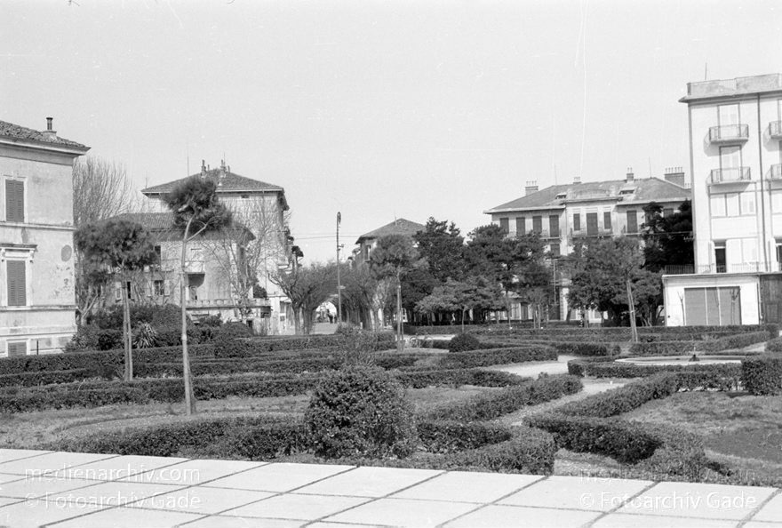 1950er. Italien. Provinz: Görz Region: Friaul-Julisch Venetien. Grado.
1950er. Italien. Provinz: Görz Region: Friaul-Julisch Venetien. Grado.
Schlüsselwörter: 1950er;Friaul-Julisch Venetien;Friuli-Venezia Giulia;Gorizia;Grado;Görz;Italia;Italien;Italy
