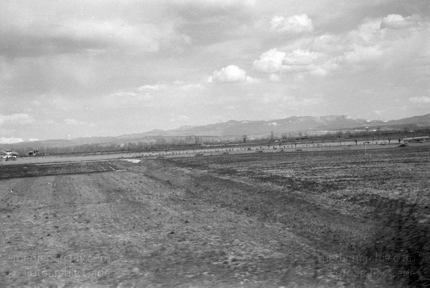 1950er. Italien. Provinz: Görz Region: Friaul-Julisch Venetien. Grado.
1950er. Italien. Provinz: Görz Region: Friaul-Julisch Venetien. Grado.
Schlüsselwörter: 1950er;Friaul-Julisch Venetien;Friuli-Venezia Giulia;Gorizia;Grado;Görz;Italia;Italien;Italy