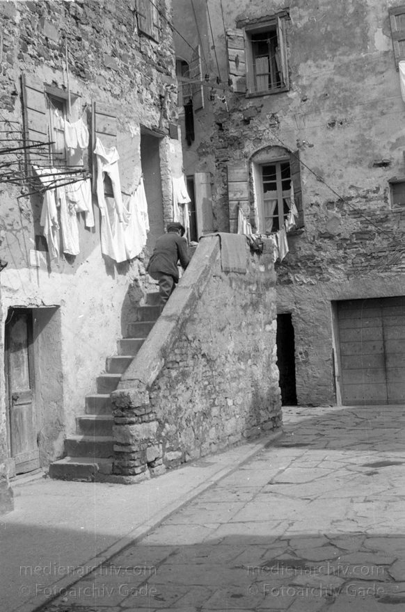 1950er. Italien. Provinz: Görz Region: Friaul-Julisch Venetien. Grado.
1950er. Italien. Provinz: Görz Region: Friaul-Julisch Venetien. Grado.
Schlüsselwörter: 1950er;Friaul-Julisch Venetien;Friuli-Venezia Giulia;Gorizia;Grado;Görz;Italia;Italien;Italy