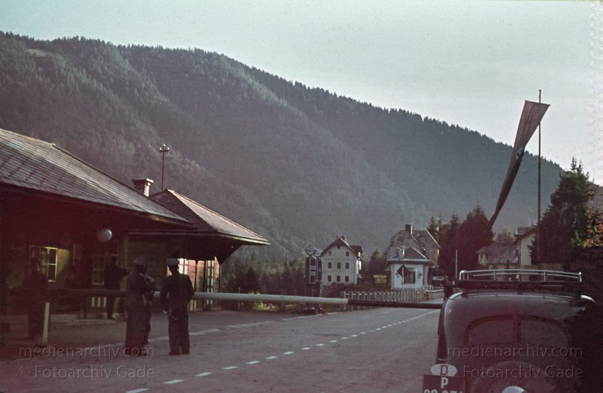 1943. Deutsch-Italienische Grenze. Nationalsozialismus
1943. Deutsch-Italienische Grenze. Nationalsozialismus
Schlüsselwörter: 1943;Deutscland;Germany;Grenze;Grenzer;Italia;Italien;Italy;Nationalsozialismus;Zoll