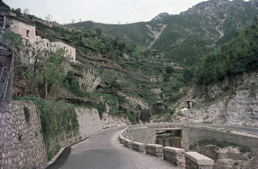 1960er. Italien
1960er. Italien. -  Italy  - Italia. Berge über der Amalfi-Küste zwischen Scala und Ravello
Schlüsselwörter: 1960er;Amalfi;Berge;Italia;Italien;Italy