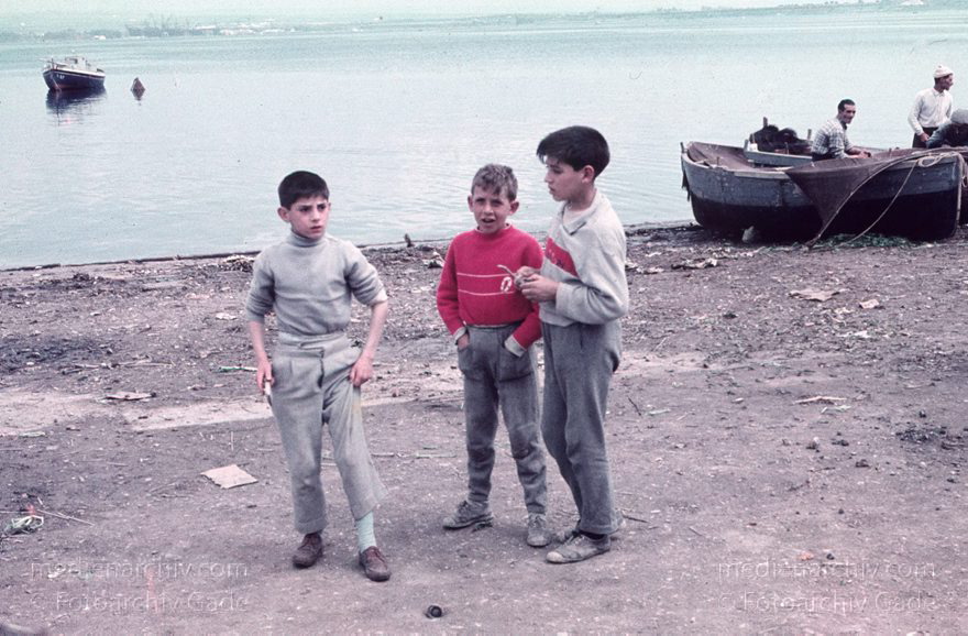1960er. Italien
1960er. Italien. -  Italy  - Italia. Mittelmeer. Strand. Boote. Jungen. Kinder
Schlüsselwörter: 1960er;Boote;Italia;Italien;Italy;Jungen;Kinder;Mittelmeer;Strand