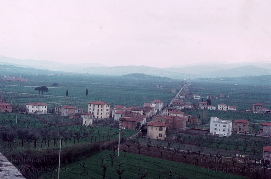 um 1960. Italien. Toskana. Arezzo
um 1960. Italien. Toskana. Arezzo  -  Italy. Tuscany - Italia. Toscana
Schlüsselwörter: 1960;Arezzo;Italia;Italien;Italy;Toscana;Toskana;Tuscany