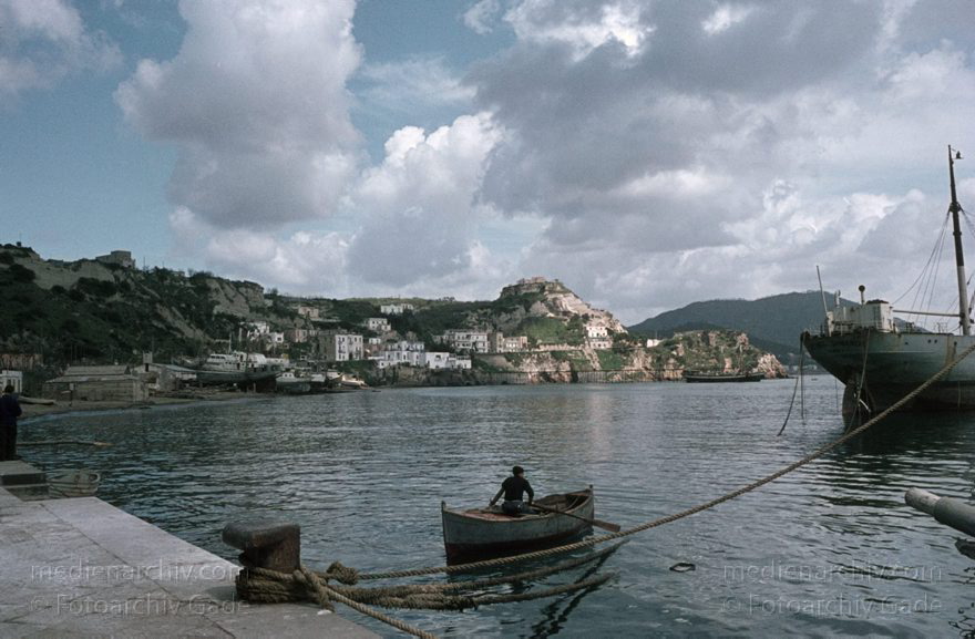 um 1960. Italien. Bacoli
um 1960. Italien. Provinz Neapel. Region Kampanien. Bacoli. -  Italy. Naples -  Italia. Campania. Napoli
Schlüsselwörter: 1960;Bacoli;Boote;Campania;Italia;Italien;Italy;Kampanien;Mittelmeer;Schiffe