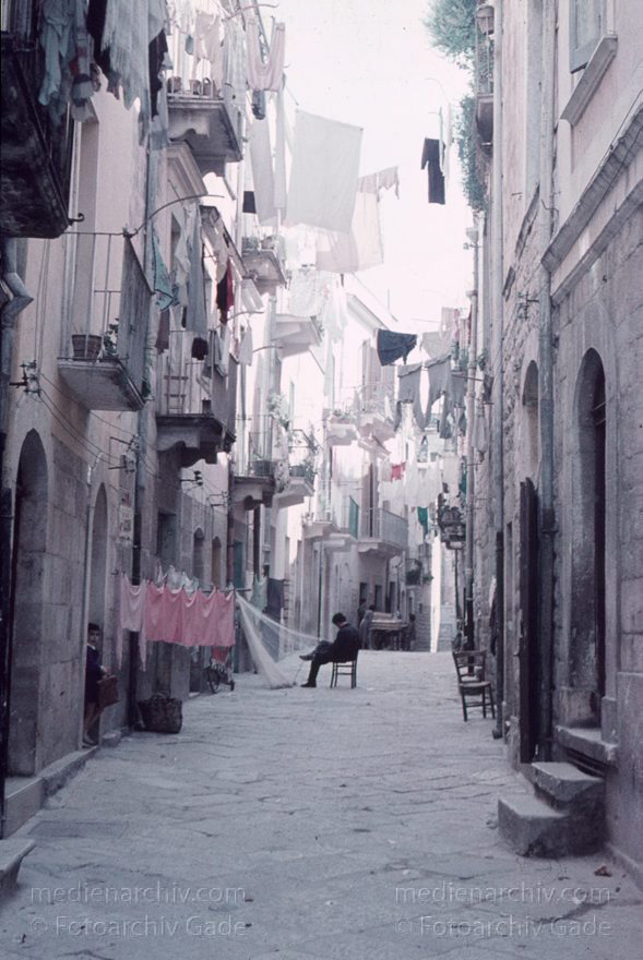 um 1960. Italien. Barletta
um 1960. Italien. Barletta
Schlüsselwörter: 1960;Barletta;Italia;Italien;Italy