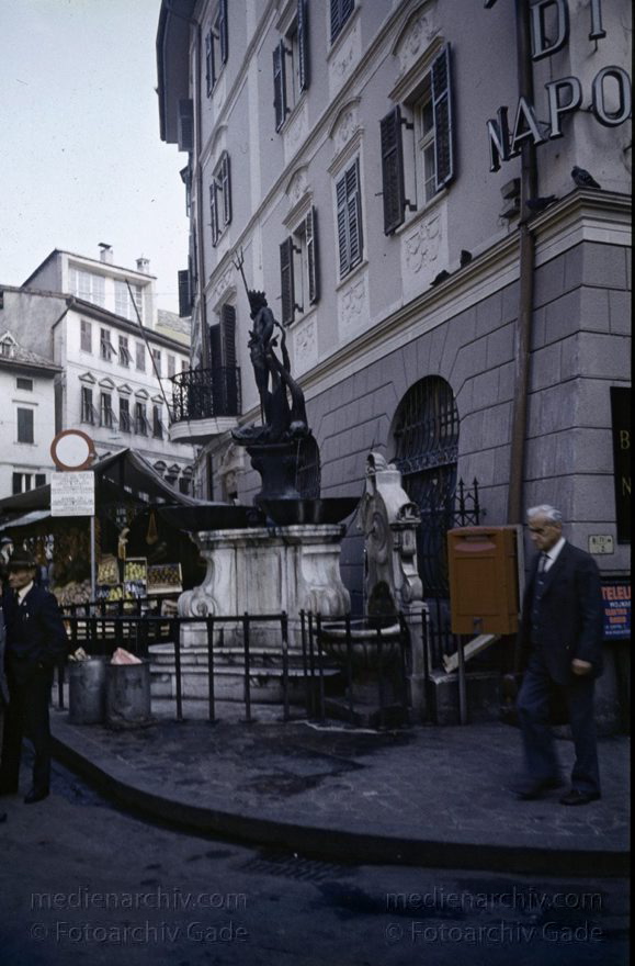 1975. Italien. Südtirol. Bozen
1975. Italien. Südtirol. Bozen. Italy. Italia
Schlüsselwörter: 1975;Bozen;Italia;Italien;Italy;Südtirol;Tirol