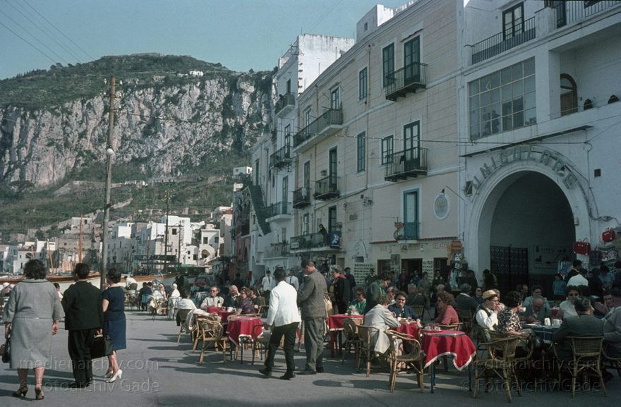um 1960. Italien. Capri. Italienische Felseninsel im Golf von Neapel
um 1960. Italien. Capri. Italienische Felseninsel im Golf von Neapel - Italy - Italia. Isola di Capri
Schlüsselwörter: 1960;Campania;Capri;Golf von Neapel;Italia;Italien;Italy;Kampanien