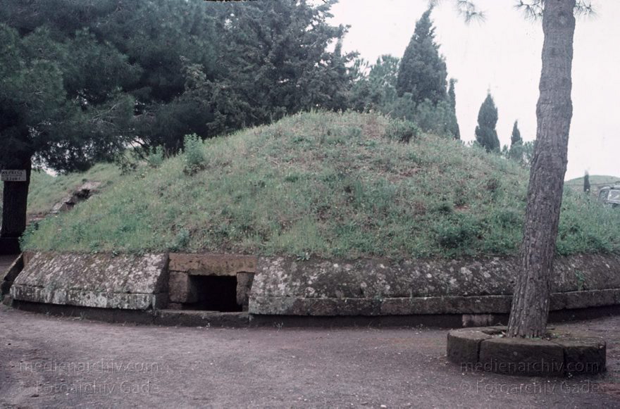 1960. Italien. Cerveteri-Etrusk.
1960. Italien. Cerveteri-Etrusk. Nekropole
Schlüsselwörter: 1960;Cerveteri-Etrusk.;Italia;Italien;Italy