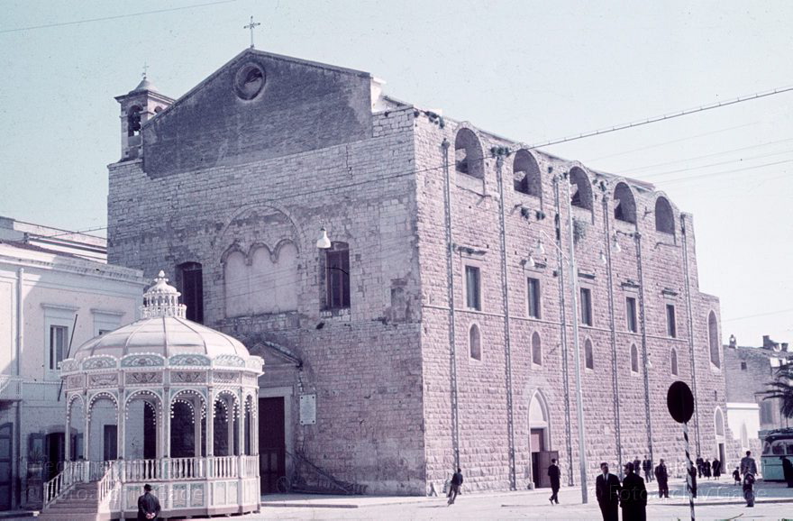 um 1960. Italien Corato
um 1960. Italien Corato. Kirche
Schlüsselwörter: 1960;Corato;Italia;Italien;Italy;Kirche