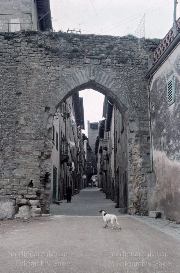 um 1960. Italien. Cortona
um 1960. Italien. Cortona
Schlüsselwörter: 1960;Cortona;Italia;Italien;Italy