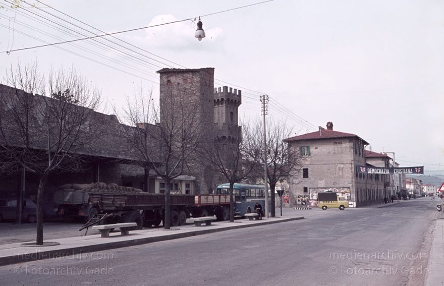 um 1960. Italien. Toskana. Florenz
um 1960. Italien. Toskana. Florenz. Italia. Toscana. Firenze. Italy. Tuscany. Florence
Schlüsselwörter: 1960;Firenze;Florence;Florenz;Italia;Italien;Italy;Toscana;Toskana;Tuscany