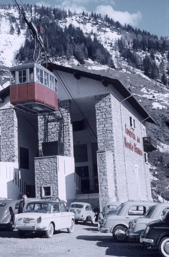 1968. Italien. Mont Blanc. Monte Bianco. Berge. Alpen
1968. Italien. Mont Blanc. Monte Bianco. Berge. Alpen
Schlüsselwörter: 1968;Alpen;Berge;Italien;Mont Blanc;Monte Bianco