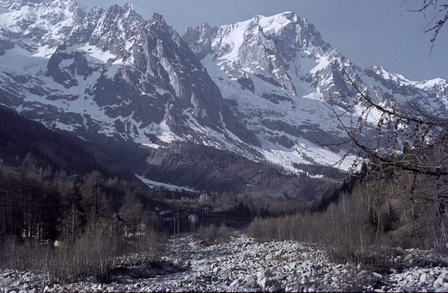 1968. Italien. Mont Blanc. Monte Bianco. Berge. Alpen
1968. Italien. Mont Blanc. Monte Bianco. Berge. Alpen
Schlüsselwörter: 1968;Alpen;Berge;Italien;Mont Blanc;Monte Bianco