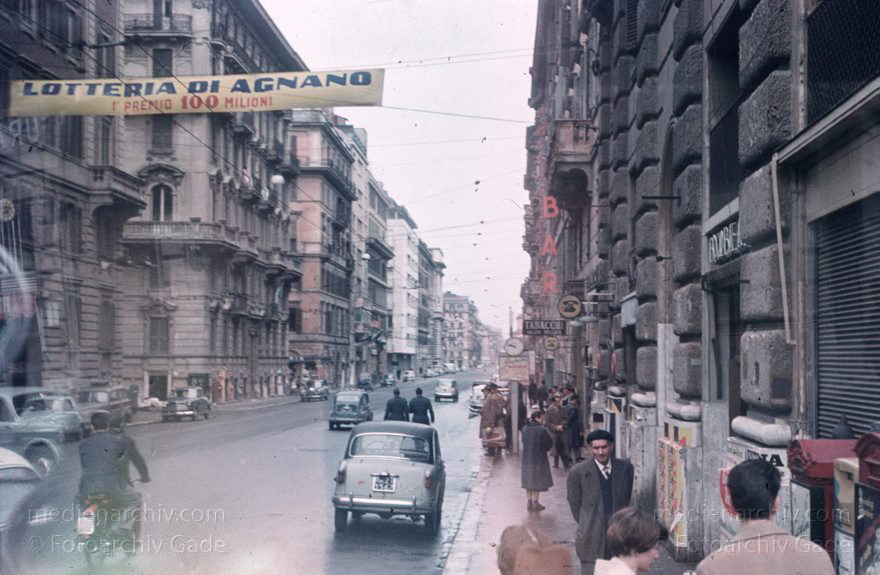 1960er. Italien. Neapel
1960er. Italien. -  Italy  - Italia. Neapel Corso Umberto I. Napoli.
Schlüsselwörter: 1960er;Corso Umbert I;Italia;Italien;Italy;Napoli;Neapel