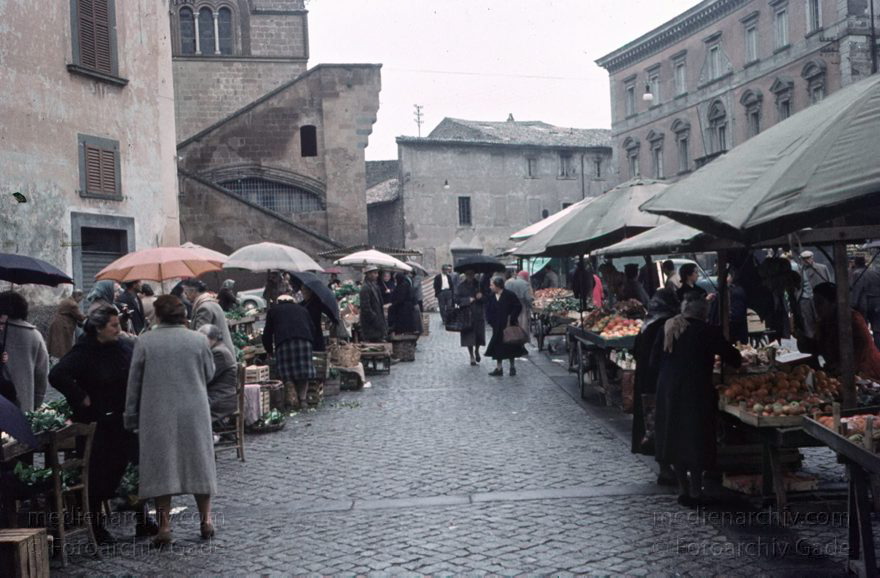 um 1960. Italien. Provinz Terni. Region Umbrien. Orvieto
um 1960. Italien. Provinz Terni. Region Umbrien. Orvieto. -  Italy. Perugia. Markt
Schlüsselwörter: 1960;Italia;Italien;Italy;Markt;Orvieto;Umbrien