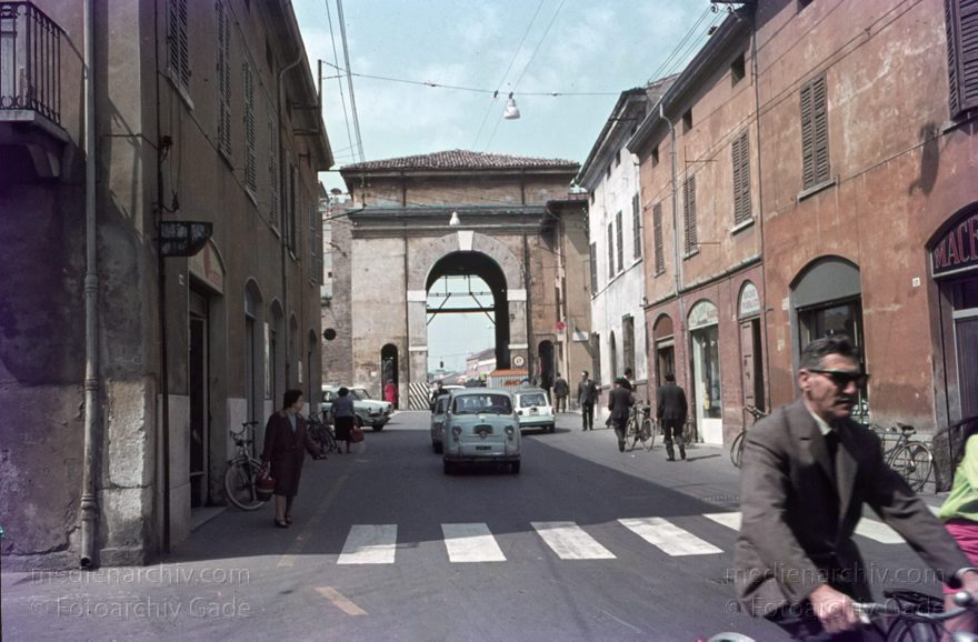 um 1960. Italien. Emilia-Romagna. Ravenna. Ravêna
um 1960. Italien. Emilia-Romagna. Ravenna. Ravêna
Schlüsselwörter: 1960;Italia;Italien;Italy;Ravenna