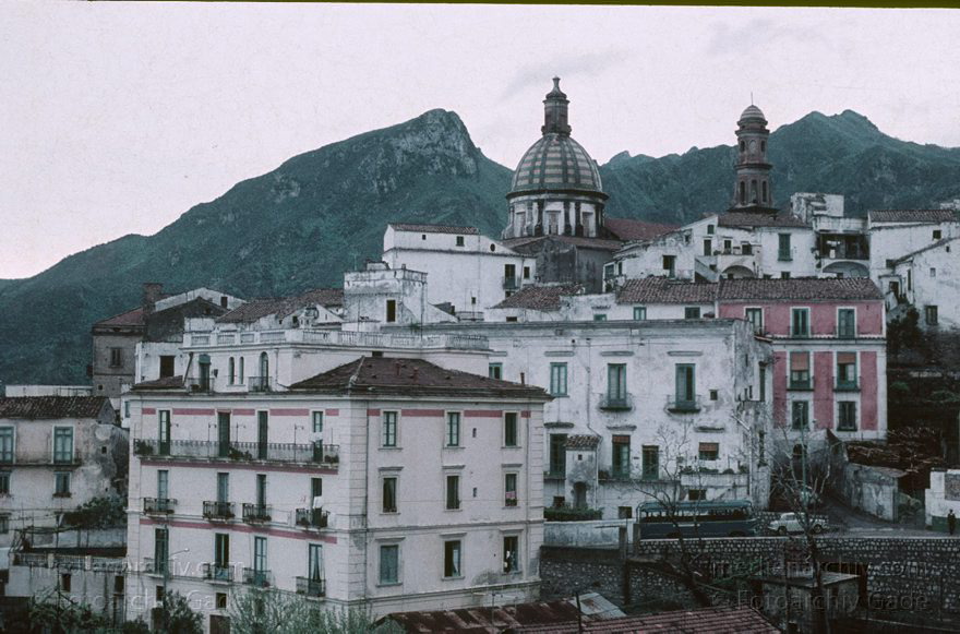 1960er. Italien. Salerno
1960er. Italien. -  Italy  - Italia. Salerno. Vietri sul Mare
Schlüsselwörter: 1960er;Italia;Italien;Italy;Salerno;Vietri sul Mare