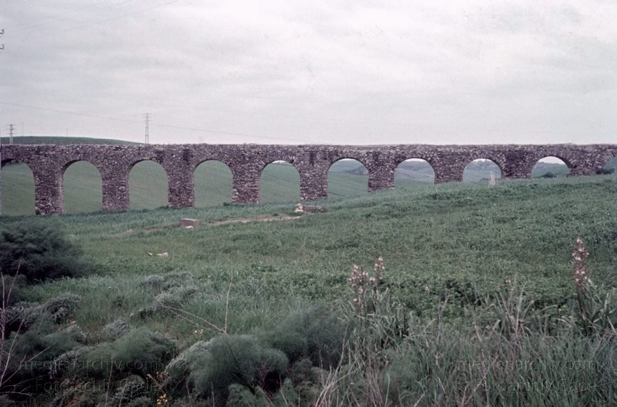 um 1960. Italien. Latium. Viterbo . Tarquinia. Italy. Italia
um 1960. Italien. Latium. Viterbo . Tarquinia. Italy. Italia. Römisches Viadukt. Viaduct
Schlüsselwörter: 1960;Italia;Italien;Italy;Latium;Tarquinia;Viadukt;Viterbo