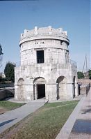 Italy-Ravenna-196x-102.jpg