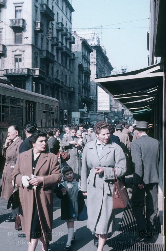 1959. Italien. Lombardei. Mailand
1959. Italien. Lombardei. Mailand.  Italy. Lombardy. Milan. Italia. Lombardia. Milan
Schlüsselwörter: 1959;Italia;Italy;Lombardei;Lombardy;Milan