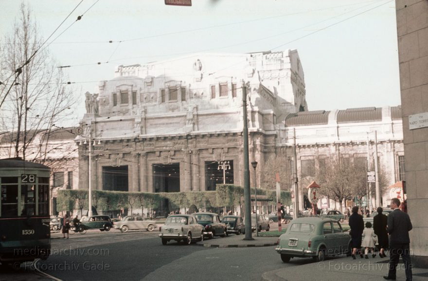 1959. Italien. Lombardei. Mailand
1959. Italien. Lombardei. Mailand.  Italy. Lombardy. Milan. Italia. Lombardia. Milan
Schlüsselwörter: 1959;Italia;Italy;Lombardei;Lombardy;Mailand;Milan