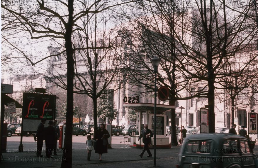 1959. Italien. Lombardei. Mailand
1959. Italien. Lombardei. Mailand.  Italy. Lombardy. Milan. Italia. Lombardia. Milan
Schlüsselwörter: 1959;Italia;Italy;Lombardei;Lombardy;Mailand;Milan