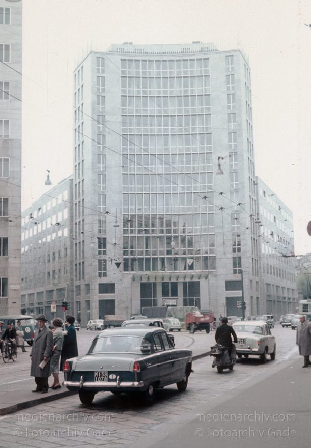 1959. Italien. Lombardei. Mailand
1959. Italien. Lombardei. Mailand.  Italy. Lombardy. Milan. Italia. Lombardia. Milan
Schlüsselwörter: 1959;Italia;Italy;Lombardei;Lombardy;Mailand;Milan