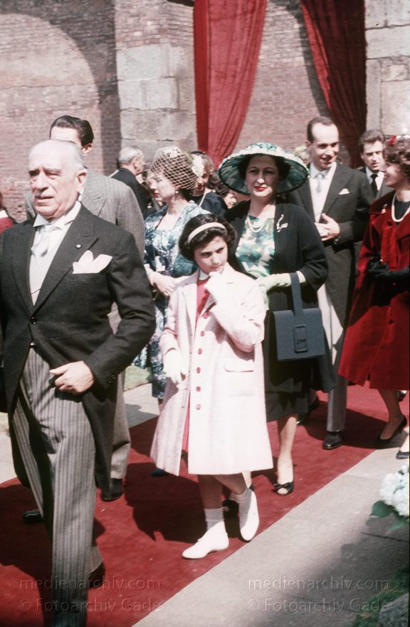1959. Italien. Lombardei. Mailand
1959. Italien. Mailand. Hochzeit.
Schlüsselwörter: 1959;Hochzeit;Italia;Italy;Kirche;Lombardei;Lombardy;Mailand;Milan;Milano;Religion