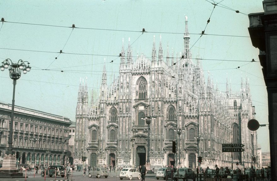 1959. Italien. Lombardei. Mailand
1959. Italien. Lombardei. Mailand.  Italy. Lombardy. Milan. Italia. Lombardia. Milan. Mailänder Dom. Duomo di Santa Maria Nascente
Schlüsselwörter: 1959;Dom;Duomo di Santa Maria Nascente;Italia;Italy;Lombardei;Lombardy;Milan