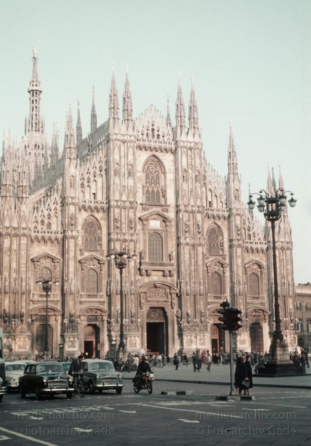 1959. Italien. Lombardei. Mailand
1959. Italien. Lombardei. Mailand.  Italy. Lombardy. Milan. Italia. Lombardia. Milan. Mailänder Dom. Duomo di Santa Maria Nascente
Schlüsselwörter: 1959;Dom;Duomo di Santa Maria Nascente;Italia;Italy;Lombardei;Lombardy;Mailand;Mailänder Dom;Milan;Milano