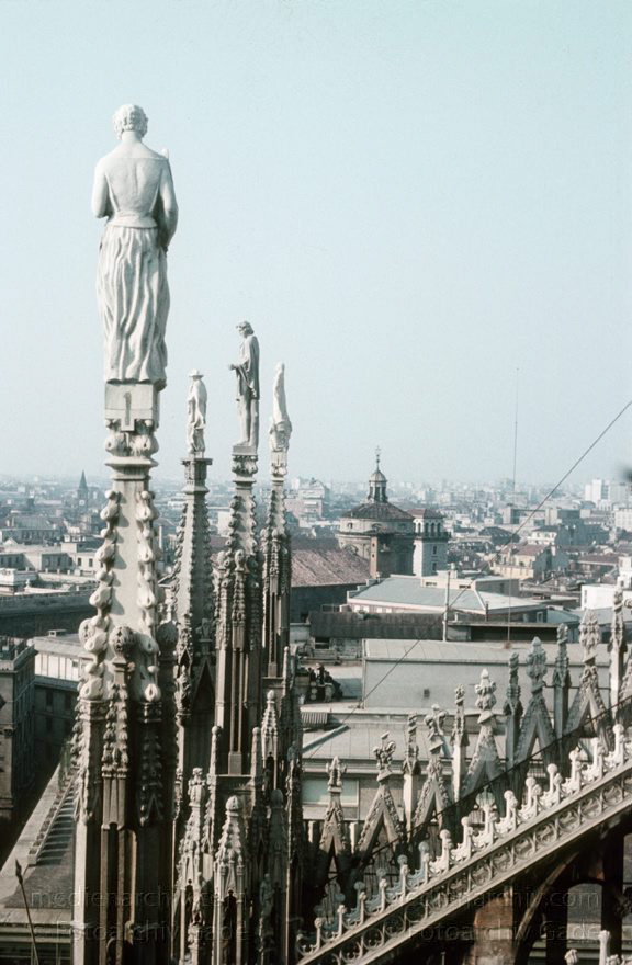 1959. Italien. Lombardei. Mailand
1959. Italien. Lombardei. Mailand.  Italy. Lombardy. Milan. Italia. Lombardia. Milan. Mailänder Dom. Duomo di Santa Maria Nascente
Schlüsselwörter: 1959;Dom;Duomo di Santa Maria Nascente;Italia;Italy;Lombardei;Lombardy;Mailand;Mailänder Dom;Milan;Milano