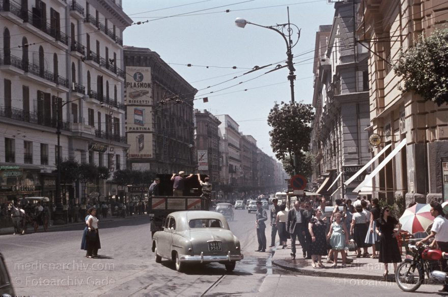 1955. Italien. Neapel. -  Italy. Naples -  Italia. Napoli
1955. Italien. Provinz Neapel. Region Kampanien. Neapel. -  Italy. Naples -  Italia. Campania. Napoli
Schlüsselwörter: 1955;Campania;Italia;Italien;Italy;Kampanien;Naples;Napoli;Neapel