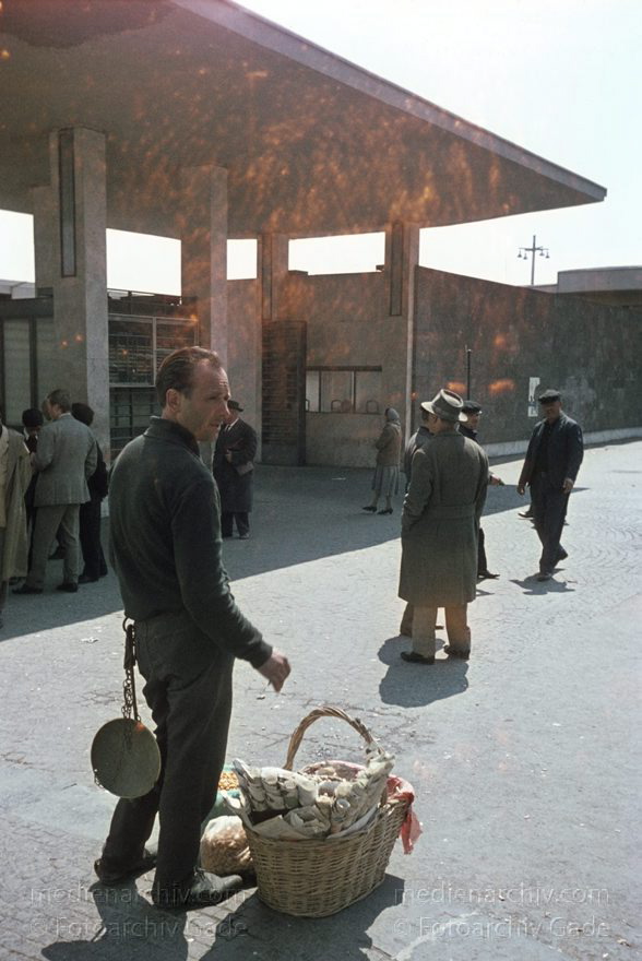 1955. Italien. Neapel. -  Italy. Naples -  Italia. Napoli
1955. Italien. Provinz Neapel. Region Kampanien. Neapel. -  Italy. Naples -  Italia. Campania. Napoli
Schlüsselwörter: 1955;Campania;Italia;Italien;Italy;Kampanien;Naples;Napoli;Neapel