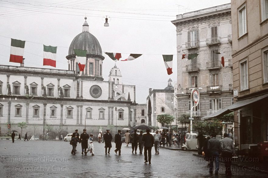 1955. Italien. Neapel. -  Italy. Naples -  Italia. Napoli
1955. Italien. Provinz Neapel. Region Kampanien. Neapel. -  Italy. Naples -  Italia. Campania. Napoli
Schlüsselwörter: 1955;Campania;Italia;Italien;Italy;Kampanien;Naples;Napoli;Neapel