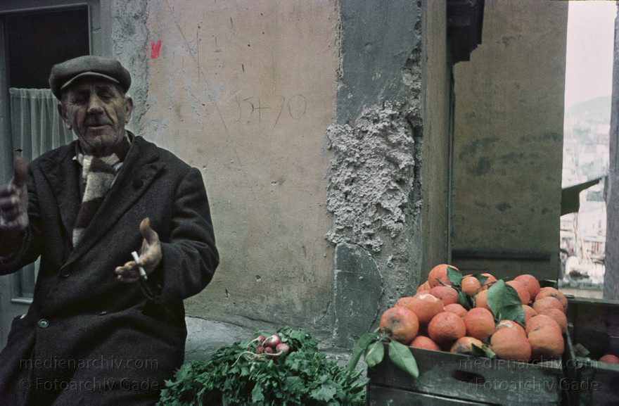 1955. Italien. Neapel. -  Italy. Naples -  Italia. Napoli
1955. Italien. Provinz Neapel. Region Kampanien. Neapel. -  Italy. Naples -  Italia. Campania. Napoli. Obst und Gemüseverkäufer
Schlüsselwörter: 1955;Campania;Italia;Italien;Italy;Kampanien;Naples;Napoli;Neapel