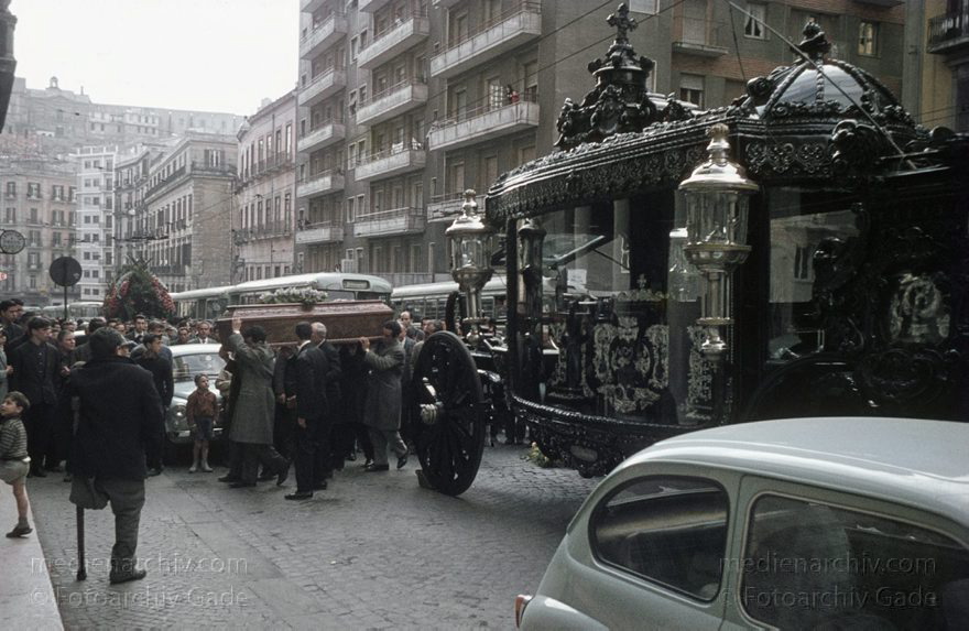 1955. Italien. Neapel. -  Italy. Naples -  Italia. Napoli
1955. Italien. Provinz Neapel. Region Kampanien. Neapel. -  Italy. Naples -  Italia. Campania. Napoli
Schlüsselwörter: 1955;Campania;Italia;Italien;Italy;Kampanien;Naples;Napoli;Neapel