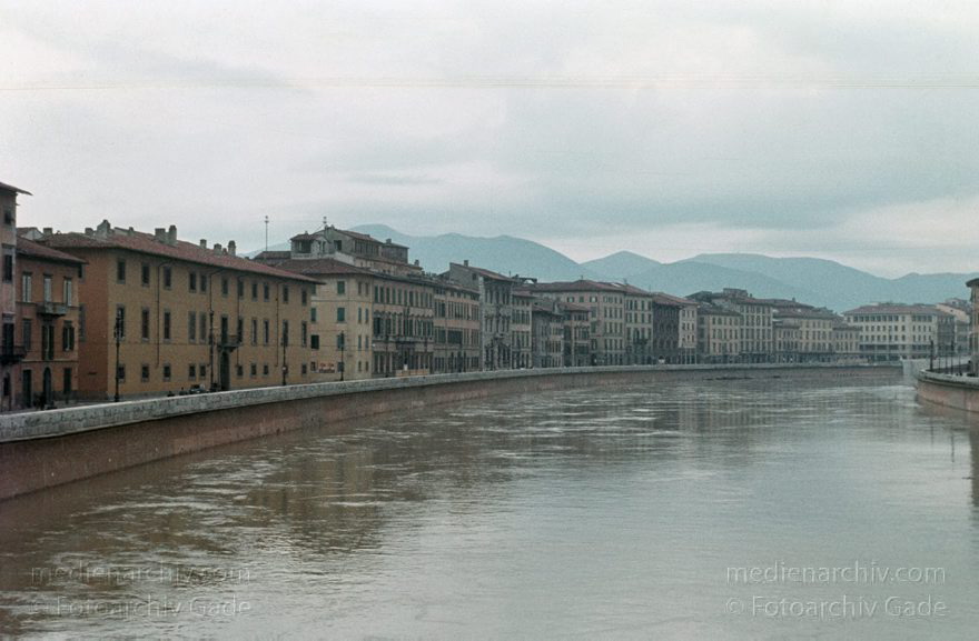 1968. Italien. Toskana. Pisa
1968. Italien. Toskana. Pisa. Italia. Toscana.  Italy. Tuscany
Schlüsselwörter: 1968;Arno;Fluss;Italia;Italien;Italy;Pisa;Toscana;Toskana;Tuscany