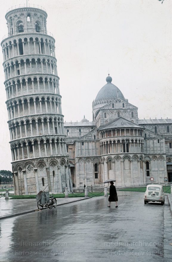 1968. Italien. Toskana. Pisa
1968. Italien. Toskana. Pisa. Italia. Toscana.  Italy. Tuscany
Schlüsselwörter: 1968;Italia;Italien;Italy;Kathedrale;Pisa;Schiefer Turm;Toscana;Toskana;Tuscany